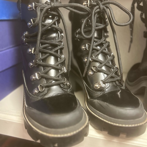 Tory Burch Lug Boot Black Women's - Picture 3 of 15